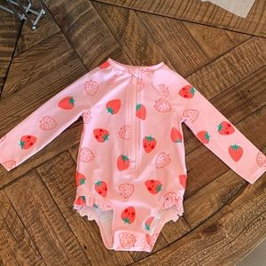 Gently used Old Navy Baby girl swimsuit 6-12mon